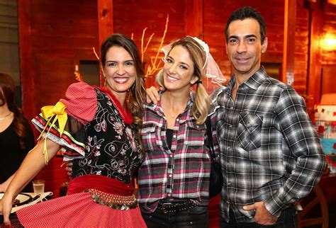 Famosos participam de festa de aniversário de Luciana Cardoso esposa