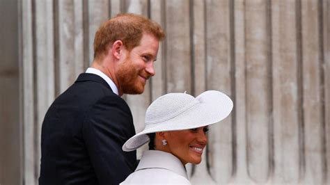 The Crown In D Sseldorf Harry Und Meghan Kommen