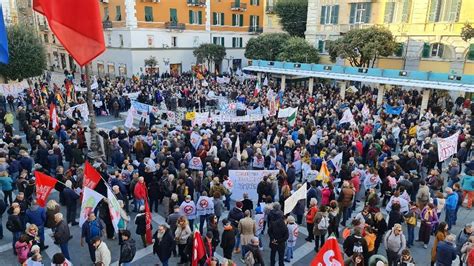 No Al Rigassificatore A Savona Pi Di Duemila In Piazza Il Secolo Xix