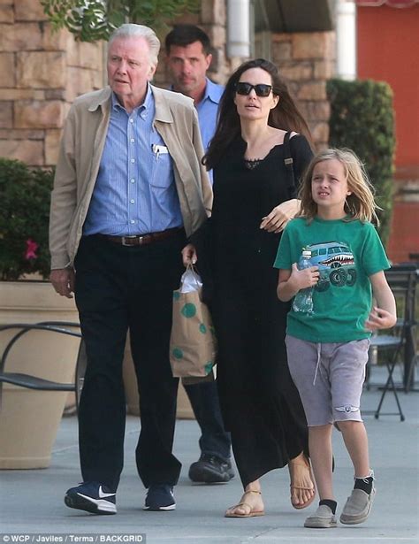 Angelina Jolie And Her Dad Jon Voight Take Her Daughter Vivienne To Art