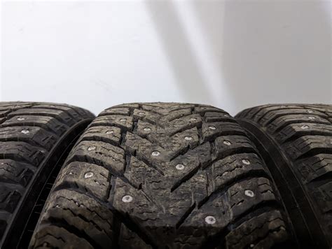 Ensemble de 4 pneus Nokian Hakkapeliitta 10 cloutés 195/65R15 - Solupneus