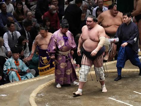 ＜初場所5日目＞北勝富士を押し出しで下す照ノ富士（撮影・沢田 明徳） ― スポニチ Sponichi Annex スポーツ