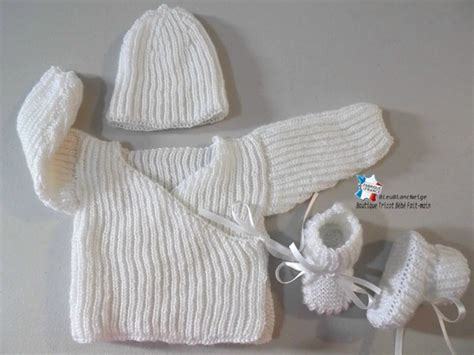 Brassière bonnet chaussons pas cher destockage tricot bb