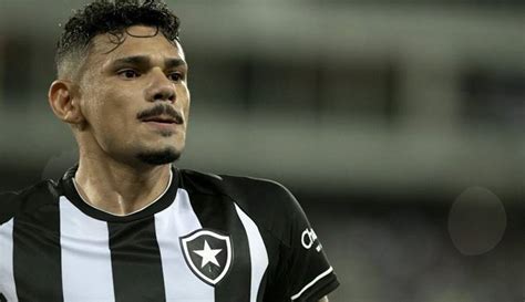 Artilheiro da Série A vai desfalcar o Botafogo no jogo contra o Bahia