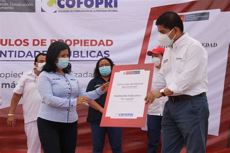 Cofopri entrega títulos de propiedad en la región Piura Galería