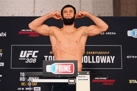 Close Call Khamzat Chimaev Makes Weight With Minutes To Spare At Ufc