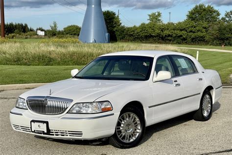 No Reserve 26k Mile 2008 Lincoln Town Car Signature Limited For Sale