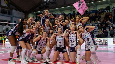 Volley A1 Femminile La Reale Mutua Fenera Chieri 76 Vince A Cremona