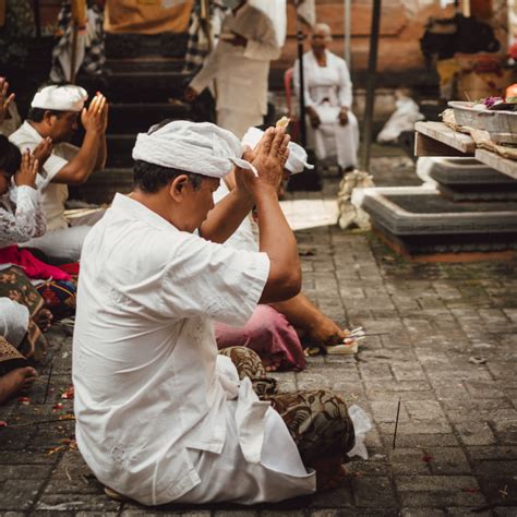 Both Tourists Who Posed Naked At Sacred Sites In Bali To Be Deported The Bali Sun