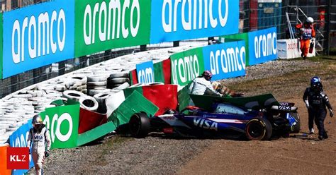 Formel 1 In Japan Im Video Heftiger Crash Von Albon Und Ricciardo