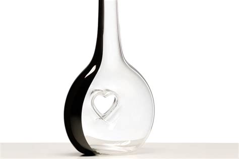 This Crystal Wine Decanter Has an Adorable Heart-Shaped Handle