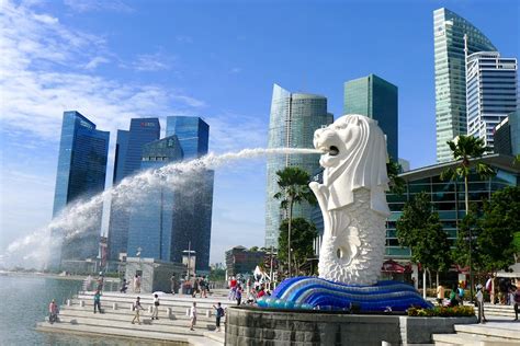 The Merlion Singapore - Living + Nomads – Travel tips, Guides, News & Information!