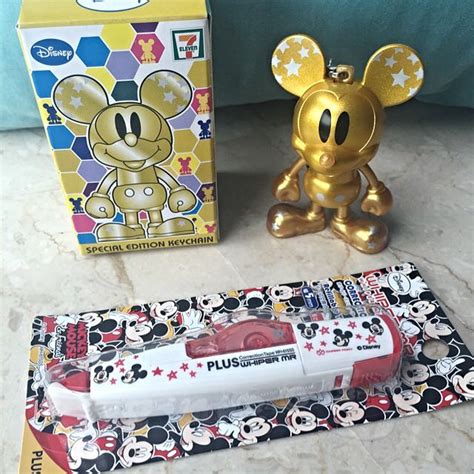 BN Gold Mickey Mouse 7 11 Special Limited Edition Keychain PLUS