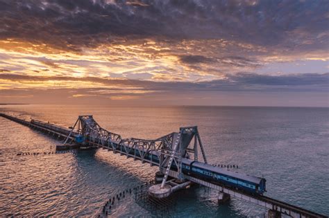 Pamban Bridge in India : r/bridgeporn