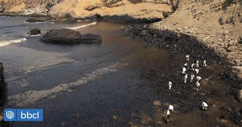 Suben a 24 las playas contaminadas por derrame de Repsol en Perú