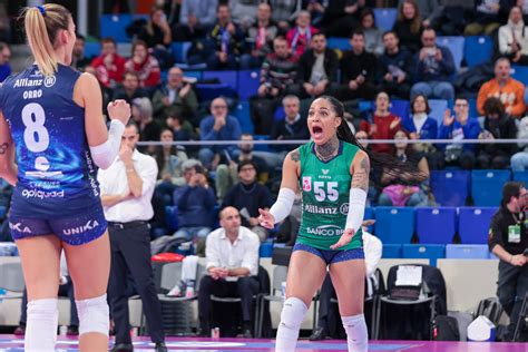 DUELO DE TITANES EN LA SUPERLIGA DE ITALIA - VOLEIBOL DOMINICANO OFICIAL