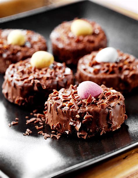 Nid de pâques au chocolat pour 8 personnes Recettes Elle à Table