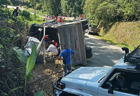 Vuelco De Vagoneta Deja 2 Personas Heridas En Coto Brus