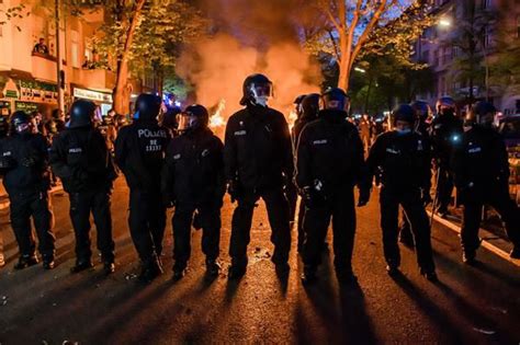 Casi 100 policías heridos y más de 300 detenidos el 1 de mayo en Berlín