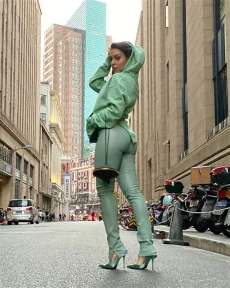 Instagram Shy m en bikini selfie mère fille pour les Crawford Télé