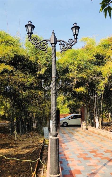 Dual Arm Feet Cast Iron Light Pole At Rs Piece In Sas Nagar