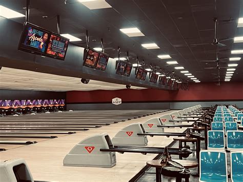 My local bowling alley : r/LiminalSpace
