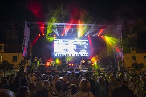 VRSA Sérgio Peres Orchestra livens up New Year s Eve at Praça Marquês