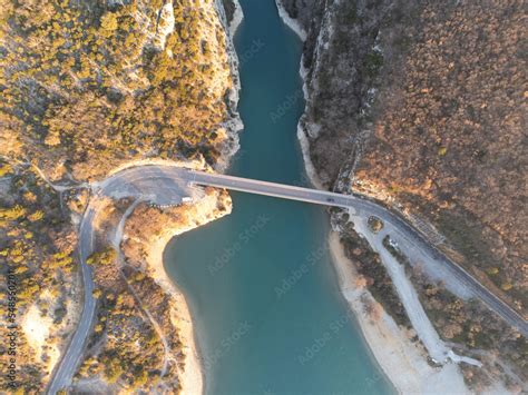 Foto De Le Pont Du Galetas Dans Les Gorge Du Verdon Face Au Lac De