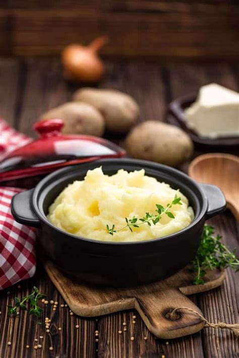 How To Make Delicious Creamy And Fluffy Mashed Potatoes Recipe Fluffy Mashed Potatoes