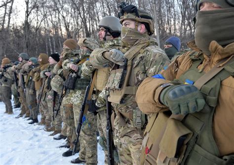 I Neonazisti Del Battaglione Azov Che Difendono Mariupol