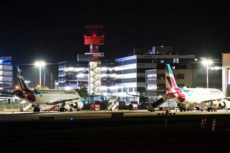 Tragischer Unfall Am Hamburger Flughafen Mann †53 Wird Von Tor