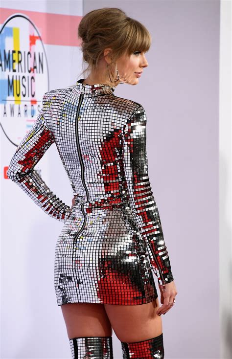 Taylor Swift's 2018 AMAs Look Is a Lesson in Disco Dressing | Glamour