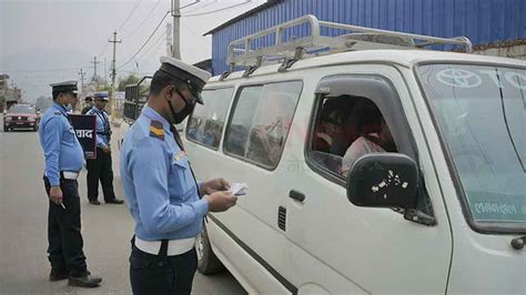 ट्राफिक प्रहरीको ब्ल्याक एण्ड ह्वाइट अपरेसन एकै दिन ७४० चालक कारबाहीमा