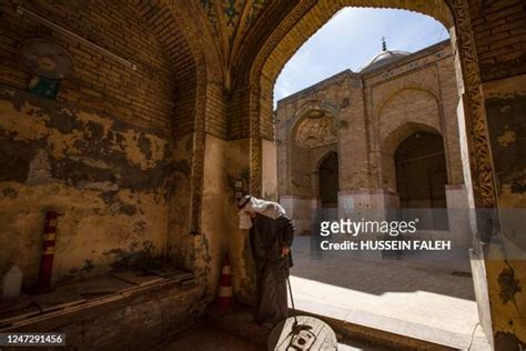 Al Basrah Mosque Photos and Premium High Res Pictures - Getty Images