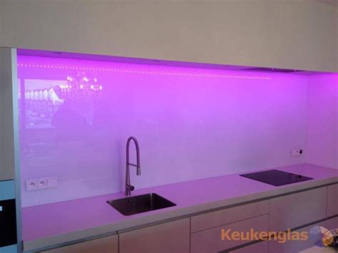 Roze Led Verlichting Keuken Achterwand Keukenglas