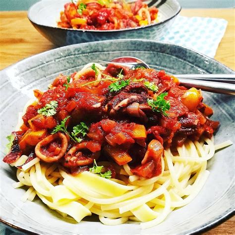 Pasta Met Inktvis In Pittige Tomatensaus Hoofdgerechten Recepten