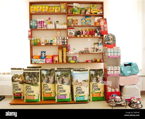 Pet Shop Hi Res Stock Photography And Images Alamy