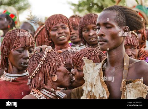 Bull-jumping ceremony Hamer Tribe, Ethiopia Stock Photo - Alamy