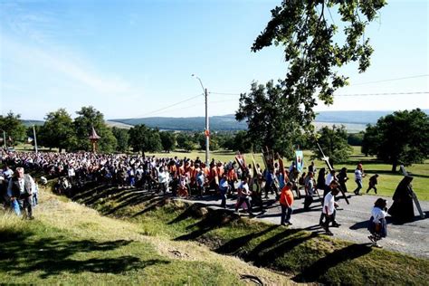 Mii De Pelerini Pe „drumul Crucii” La Mănăstirea Hadâmbu Parohii Din