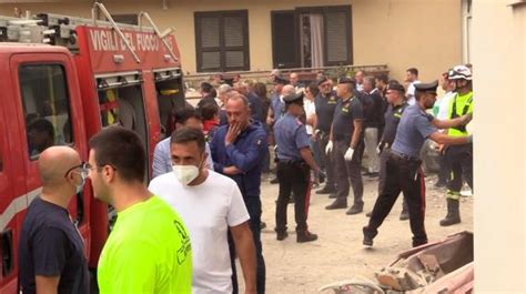 Saviano Si Scava A Mani Nude Per Trovare I Superstiti Corriere TV