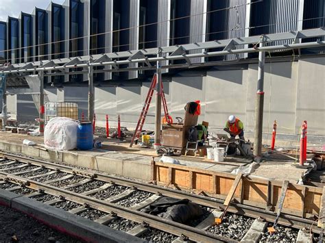 Portland, OR MAX Red Line train set to resume service between PDX ...