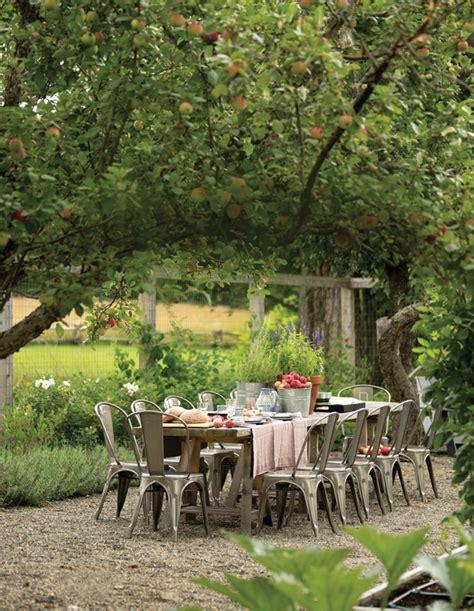 House & Home - 30 Charming Country Gardens To Inspire Your Own