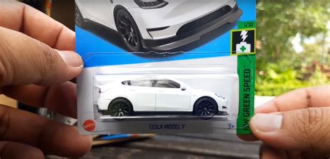Inside The Hot Wheels Case B Mercedes Benz SL Super Treasure Hunt Is Here Autoevolution