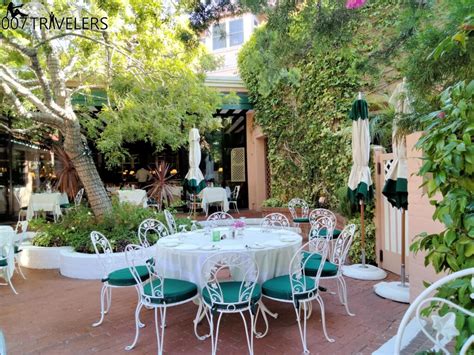 Beverly Hills Hotel Polo Lounge Jennifer Lopez And Ben Affleck At The