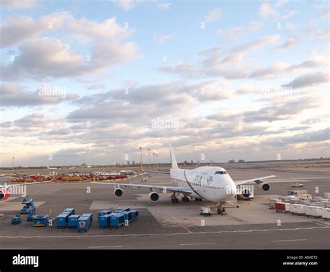 Airplanes on the tarmac at the airport Stock Photo - Alamy