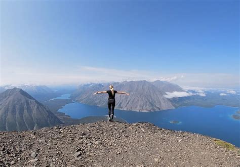 Hiking the Kings Throne Peak Trail, Kluane National Park, YT – Rise ...