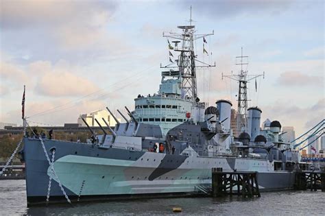 HMS Belfast Cruzador Leve Da Marinha Real No Rio Tamisa Em Londres