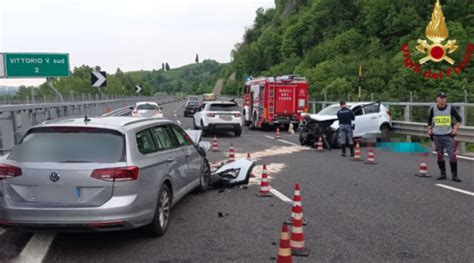 Contromano In Autostrada A Si Schianta Contro Due Auto E Muore