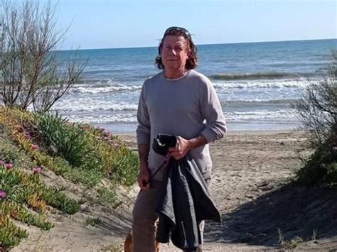 Latina Tragedia Al Lido 59enne Muore Dopo Aver Salvato Tre Ragazzine Dal Mare Mosso Corriere It