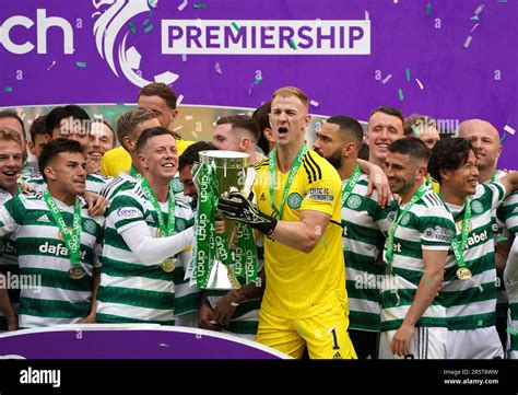 Celtic S Callum Mcgregor And Goalkeeper Joe Hart Lift The Trophy